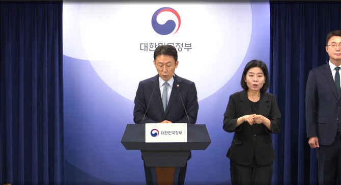 권대영 금융위원회 부위원장이 19일 롯데카드 정보유출 사고에 대해 브리핑하고 있다. ⓒ 정부 e-브리핑시스템 갈무리