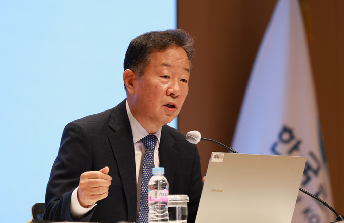 황건일 금융통화위원이 23일 기자간담회에서 발언하고 있다. ⓒ 한국은행