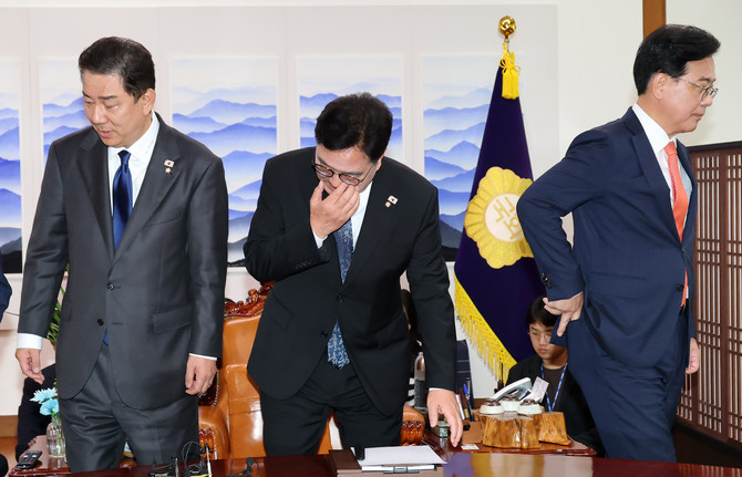 25일 정부조직법 처리에 대한 여야 원내대표 회동이 국회 본회의를 앞두고 결렬됐다. © 연합뉴스