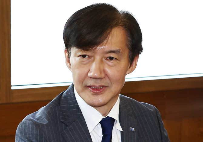 조 위원장은 29일 공개된 동아일보와의 인터뷰에서 "단호하게 쐐기를 박는다. 지금의 위기는 합당으로 해결되지 않는다"며 이같이 말했다. © 연합뉴스