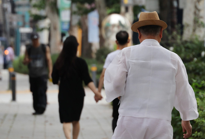 근로장려세제(ETC)에 따른 연금 급여 증가가 노후 빈곤을 완화하는 데 크게 기여한다는 분석이 나왔다. © 연합뉴스