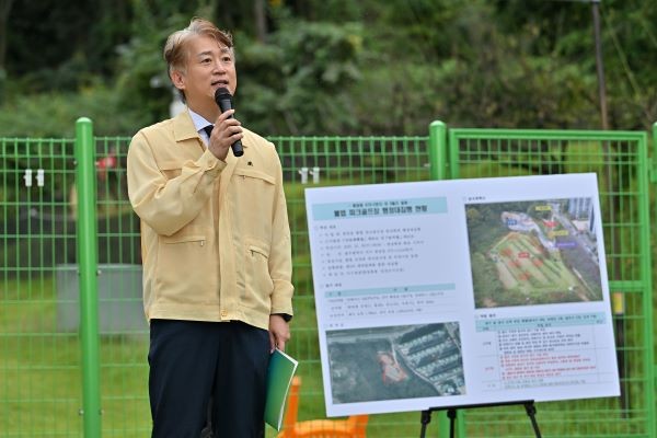 김이강 서구청장은 불법으로 조성된 대규모 파크골프장에 대해 행정대집행을 단행하며 “사회적 합의를 무시한 불법행위에 대해서는 무관용 원칙으로 엄정히 대응 하겠다”고 말했다. ⓒ 광주광역시 서구