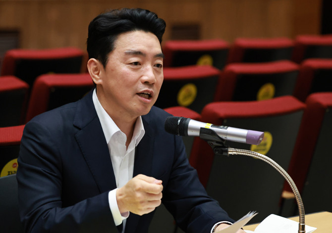 이재명 대통령은 방산 4대 강국 달성을 위해 강훈식 비서실장을 경제협력 대통령 특사로 임명했다. ⓒ 연합뉴스