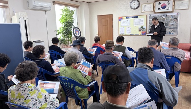 LPG 소형저장탱크 보급 사업 시공설명회를 개최하고 있다. ⓒ 예산군