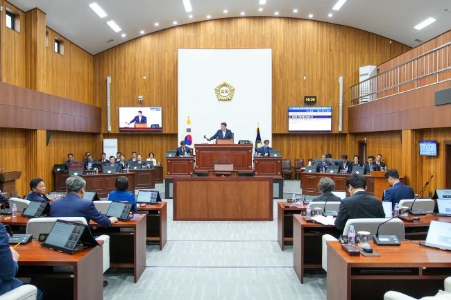 경주시의회는 지난 16일 본회의장에서 제293회 임시회를 개회했다. ⓒ 경주시의회