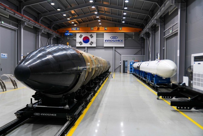 (좌측부터) 이노스페이스 우주 발사체 '한빛-나노'와 '한빛-TLV' 전경. ⓒ 이노스페이스