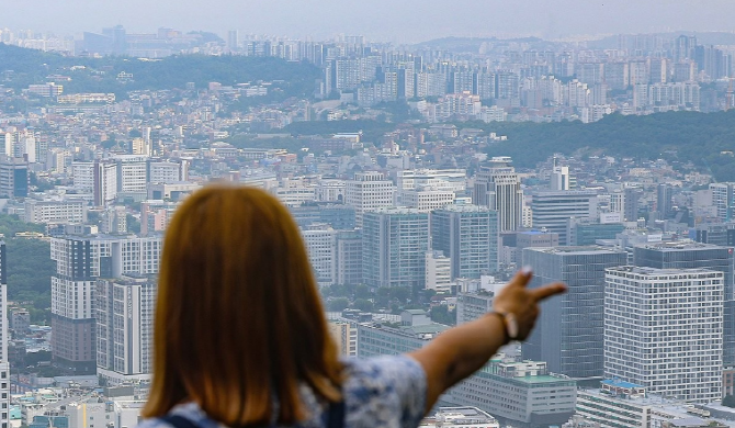 남산에서 바라본 한강변 아파트 및 주택단지들. © 연합뉴스