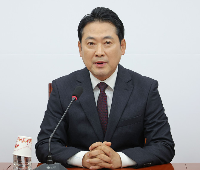 장동혁 국민의힘 대표의 윤석열 전 대통령을 면회한 것을 두고 여야가 충돌했다. © 연합뉴스