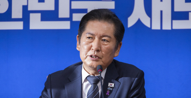 정청래 더불어민주당 대표가 20일 서울 여의도 국회에서 열린 사법개혁특별위원회 사법개혁안 발표에 참석해 사법 개혁안의 의미에 대해 설명하고 있다. ⓒ 연합뉴스