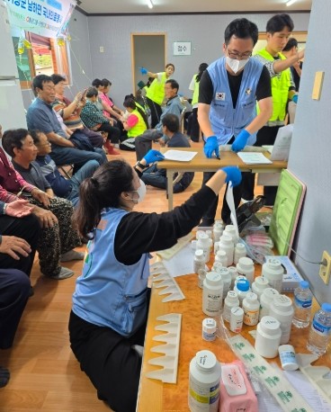 부산 온병원·그린닥터스는 공동으로 지난 18일 경남 거창군 지산복지회관에서 '찾아가는 진료' 봉사활동을 펼쳤다. ⓒ 프라임경제