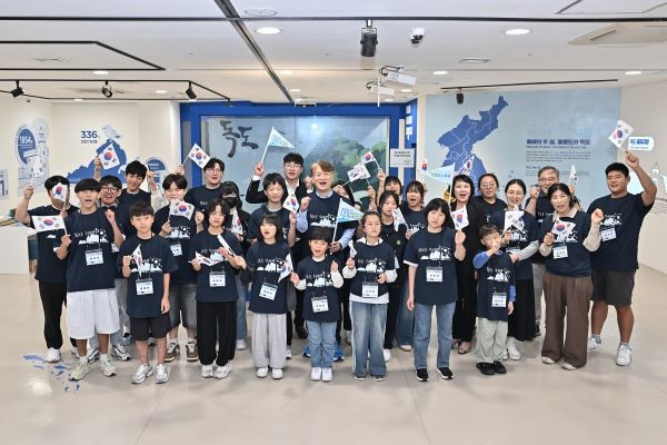 10월25일‘독도의 날’을 맞아 광주 서구아너스와 초‧중‧고등학생 30명으로 구성된 독도원정대가 21일부터 23일까지 2박3일의 일정으로 독도를 방문한다. ⓒ 광주광역시 서구청