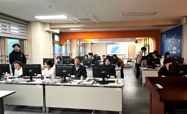 영덕로하스수산식품지원센터 생성형 AI 교육 모습. ⓒ 영덕군