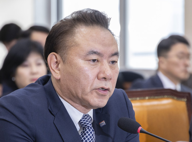 유재훈 예금보험공사 사장이 21일 국회에서 열린 2025년도 정무위원회 국정감사에 출석해 의원 질의에 답하고 있다. ⓒ 연합뉴스