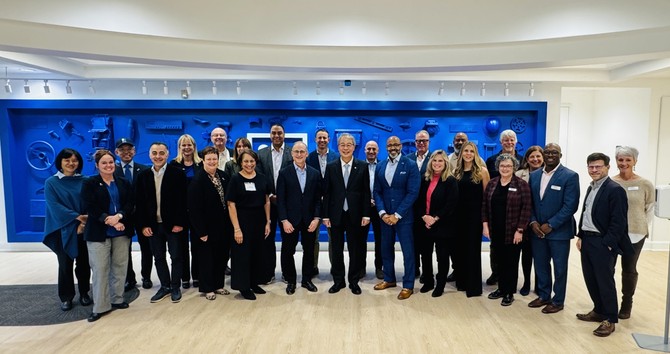 우리금융그룹(316140)이 지난 16일(현지시간) 미국 메릴랜드주 록빌에 위치한 굿윌스토어 본사를 방문해 스티븐 프레스턴 대표이사와 임직원 대상 '우리금융식 굿윌스토어' 사업모델에 대해 강연했다고 22일 밝혔다. © 우리금융그룹