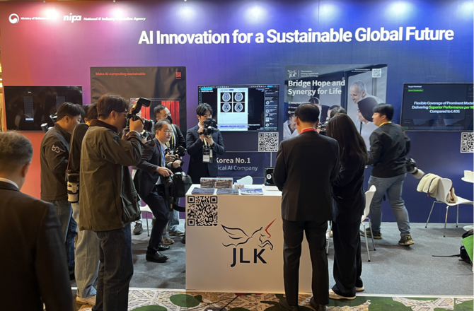 제이엘케이는 최근 개최된 APEC 재무·구조개혁장관회의에 기업 전시사로 참가, 21개 회원 경제체를 상대로 자사의 뇌졸중 AI 솔루션과 기술력을 선보였다. ⓒ 제이엘케이