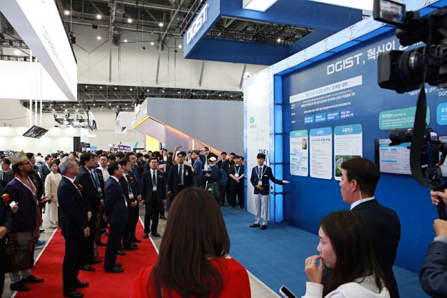 DGIST가 'FIX 2025'에서 기관의 플래그십 연구분야인 피지컬 AI, 휴먼 디지털 트윈, 퀀텀 센싱 등 3대 미래전략분야를 선보인다. ⓒ DGIST