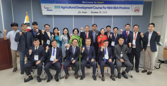 2025년 베트남 농업연수 입교식을 개최 후 기념촬영을 하고 있다. ⓒ 아산시