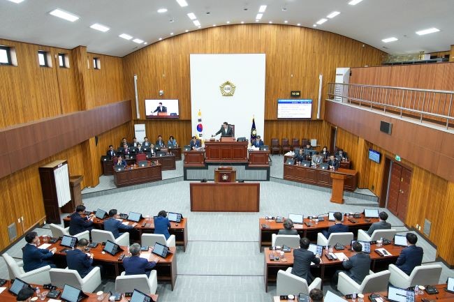 경주시의회는 24일 제293회 임시회 제2차 본회의를 열고 9일간의 임시회 일정을 마무리했다. ⓒ 경주시의회