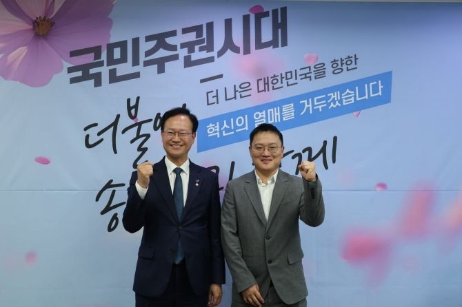 송재봉 더불어민주당 의원(왼쪽)과 조만호 무신사 대표. © 송재봉 의원실