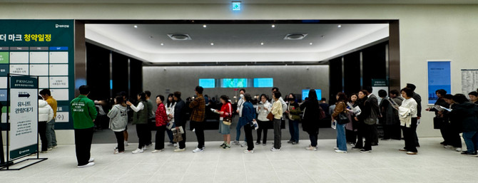 오전 내내 발 디딜 틈이 없을 만큼 방문객이 몰려 열기가 뜨거웠다. = 김주환 기자