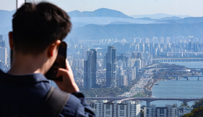 10·15 부동산 대책에 대한 여론조사가 결과가 27일 나왔다. © 연합뉴스