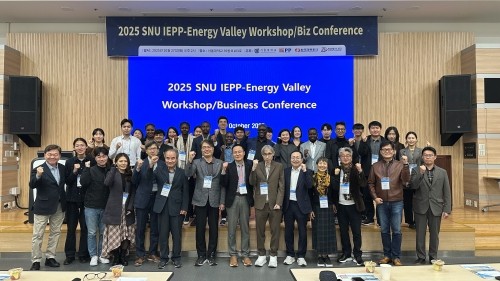 '2025 서울대 IEPP–에너지밸리기업 워크숍'을 개최하고 관계자들이 기념촬영을 하고 있다. ⓒ 전남TP