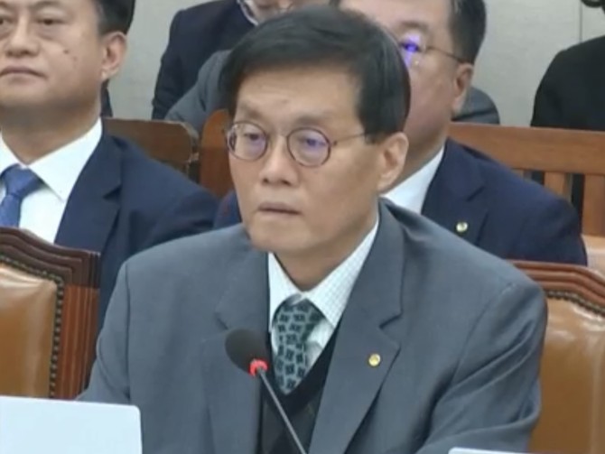 이창용 한국은행 총재가 올해 연간 경재 성장률은 1% 이상일 가능성이 커졌다며 당초 전망치(0.9%)를 웃돌 수 있을 것으로 평가했다. © 국회방송