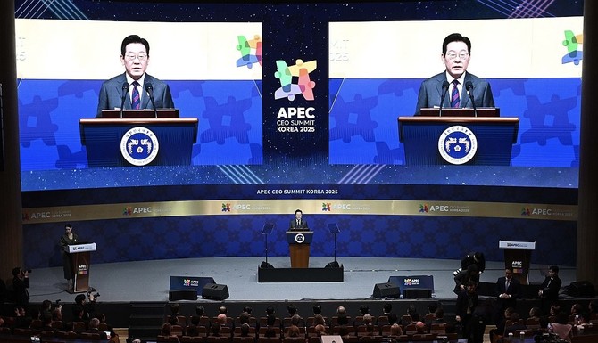 이재명 대통령이 29일 경북 경주예술의전당에서 열린 'APEC CEO 서밋' 개회식에서 특별연설을 하고 있다. ⓒ 연합뉴스