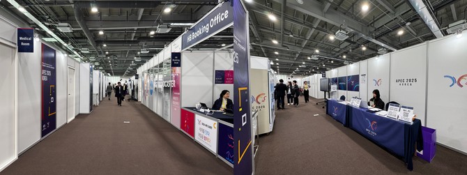 2층 로비에는 기자실, 편집실, 주조, 식사 공간, 메디컬룸 등이 마련돼 있다. = 김주환 기자