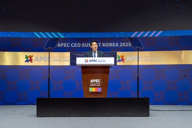 오경석 두나무 대표가 29일 경주예술의전당 화랑홀에서 열린 'APEC CEO 서밋 코리아 2025'에서 '통화와 글로벌 금융시장의 미래'를 주제로 기조연설을 하고 있다. ⓒ 두나무