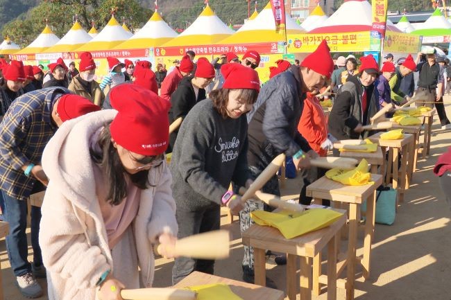 제19회 청송사과축제 꿀잼 사과난타. ⓒ 청송군