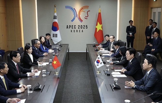 이재명 대통령과 르엉 끄엉 베트남 국가주석이 30일 경주 APEC 정상회의장에서 정상회담을 하고 있다. ⓒ 대통령실통신사진기자단