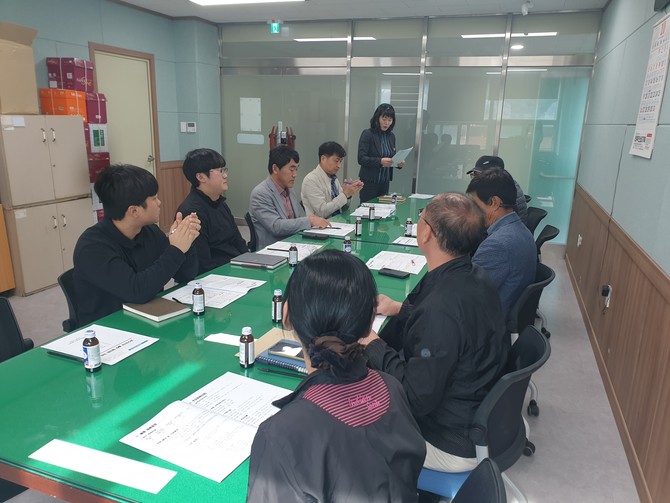 남해군농업기술센터가 본격적인 유자 수확시기를 앞두고 남해유자 출하 활성화를 위한 협의회를 개최하고 있다. ⓒ 남해군