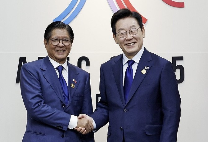 이재명 대통령과 페르디난드 마르코스 필리핀 대통령이 31일 HICO에서 정상회담 전 기념촬영하고 있다. ⓒ 연합뉴스