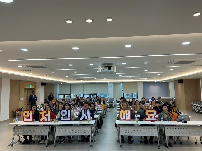 지역 자원봉사자들을 대상으로 '자원봉사자의 품격과 예절'을 주제로 한 자원봉사 소양교육을 실시했다. ⓒ 울진군