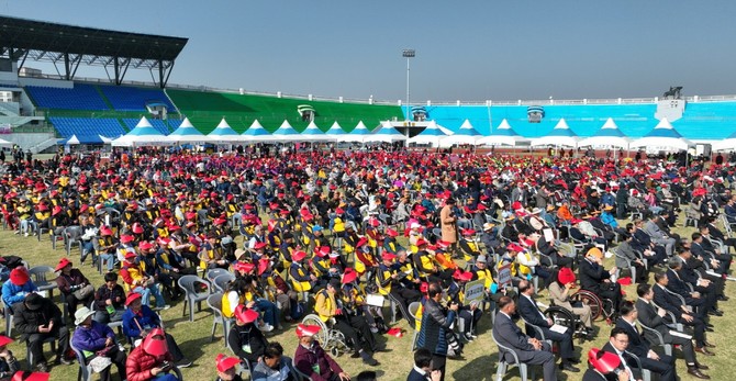 지난달 31일 논산시민운동장에서 '2025년도 충청남도 지체장애인의 날 기념식 및 한마음대회'를 개최했다. ⓒ 논산시