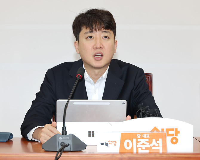 이준석 개혁신당 대표가 추경호 전 국민의힘 원내대표에 대한 내란 특검(조은석 특별감사팀)의 구속영장 청구와 관련 "국회의원의 표결과 그 부수적 행동을 형사처벌의 대상으로 삼는 순간 또 다른 삼권분립의 붕괴를 맛보게 될 것"이라고 비판했다. © 연합뉴스