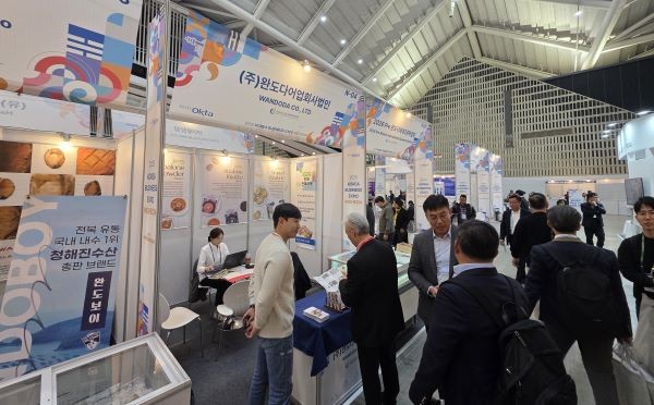 완도군은 지난 10월28일부터 29일까지 인천 송도컨벤시아에서 열린 '2025 한국 비즈니스 엑스포'에 참가해 완도 수산물 공동 홍보관을 운영했다. ⓒ 완도군