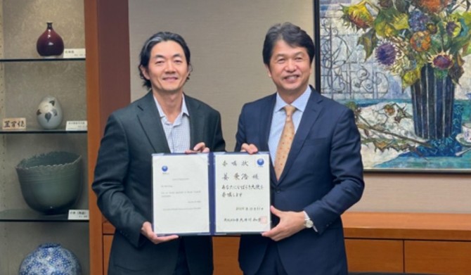 지난달 31일 일본 이바라키현청에서 강병호 대표이사를 이바라키현 친선대사로 공식 임명 후 기념촬영을 하고 있다. ⓒ 에어로케이항공