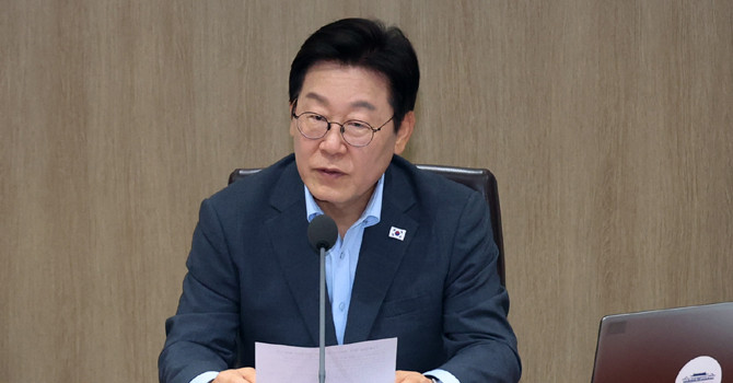 이 대통령은 4일 용산 대통령실에서 주재한 국무회의에서 내년 예산안에 대한 부분과 지난 주 마무리된 APEC에 대해 언급했다. ⓒ 연합뉴스