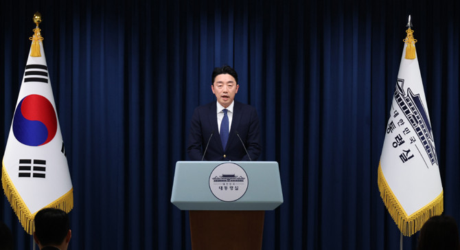 강 비서실장은 오는 9일 제63주년 소방의 날을 앞두고 소방공무원 12명을 용산 대통령실로 초청해 오찬과 격려의 자리를 가졌다. ⓒ 연합뉴스