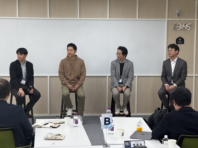 패널토크에서는 로봇·AI 실사용 모델의 ROI 검증과 산업 확산 조건에 대한 논의가 이어졌다. = 김주환 기자