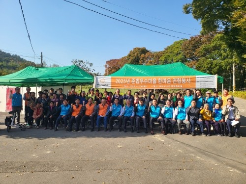 한화호남연합봉사단이 유관기관과 여수시 소라면 당촌마을을 찾아 봉사활동을 펼쳤다. ⓒ 한화솔루션