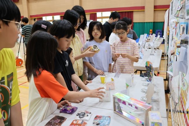 농어촌 작은 학교의 자율 특색교육 강화로 지역과 함께 성장(사진은 성주 수륜초등학교 질문축제 모습). ⓒ 경북교육청