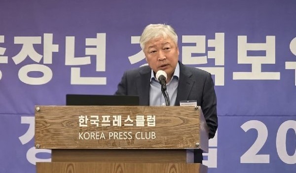 서울시 50플러스재단 강명 대표이사의 개회사 모습. ⓒ 사이드뷰