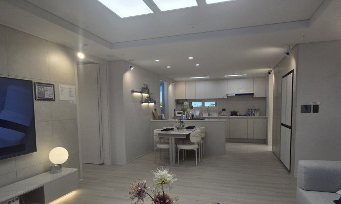 운정신도시 푸르지오 더 스마트 견본주택. = 전훈식 기자