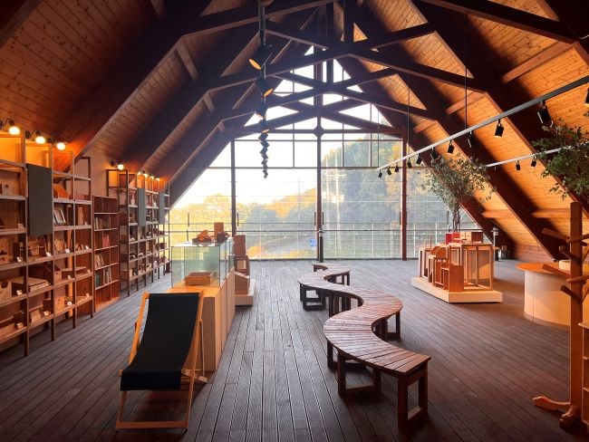 성주봉 자연휴양림 내 목재문화체험장에 새단장한 목재라운지. ⓒ 상주시