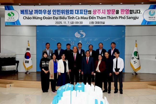 지난 7일 상주시청 대회의실에서 베트남 까마우성 인민위원회 대표단을 맞이해 계절근로자 교류 협력 강화를 위한 뜻깊은 만남을 가졌다. ⓒ 상주시