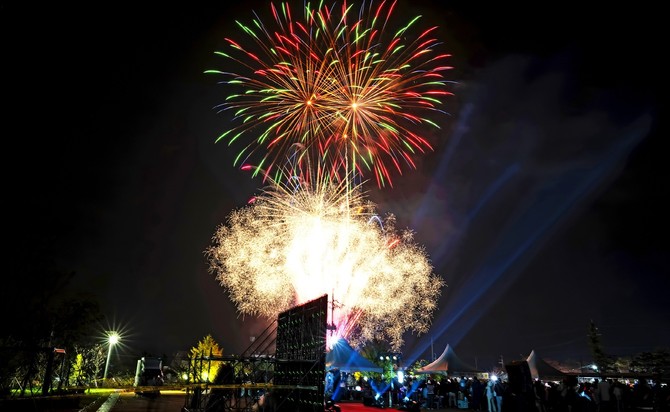 '불꽃 판타지'가 음악과 함께 가을 밤하늘을 수놓고 있다. ⓒ 예산군