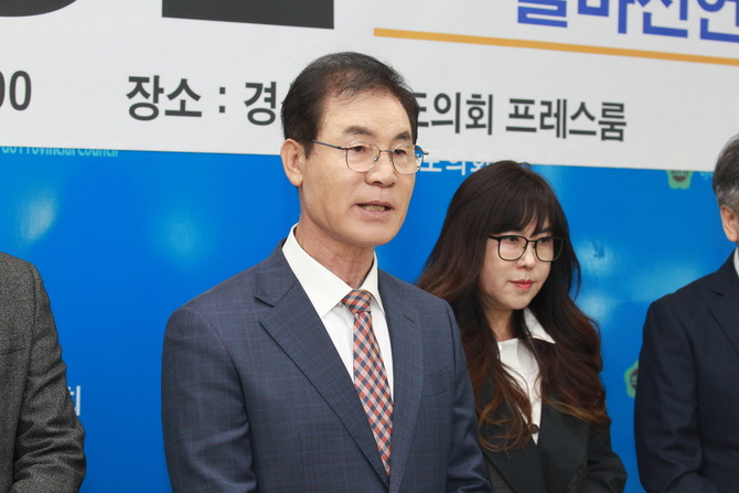 김상권 前 경남교육감(중도·보수) 후보가 경남도교육감 공식 출마를 선언하고 있다. ⓒ 프라임경제